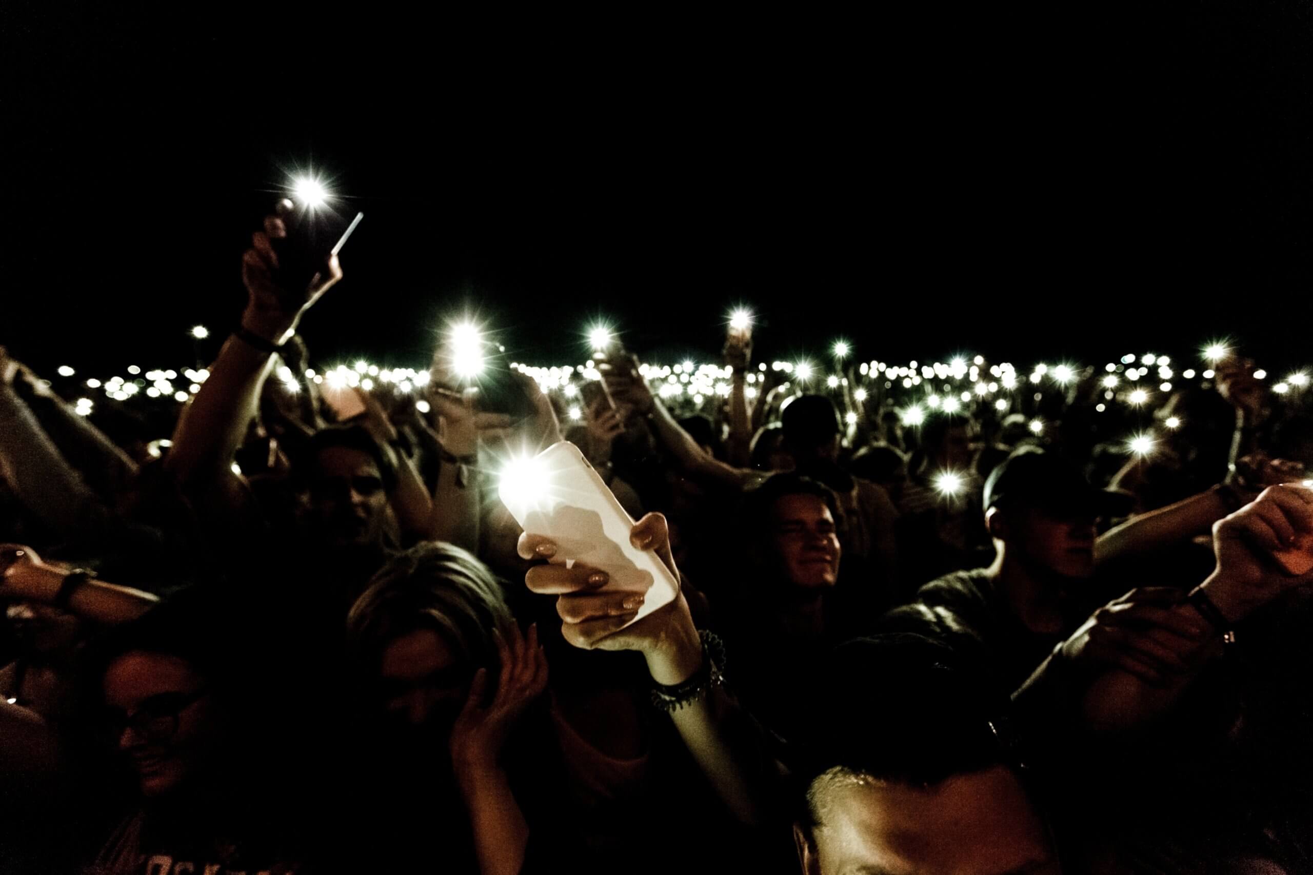 crowd phones no logo scaled